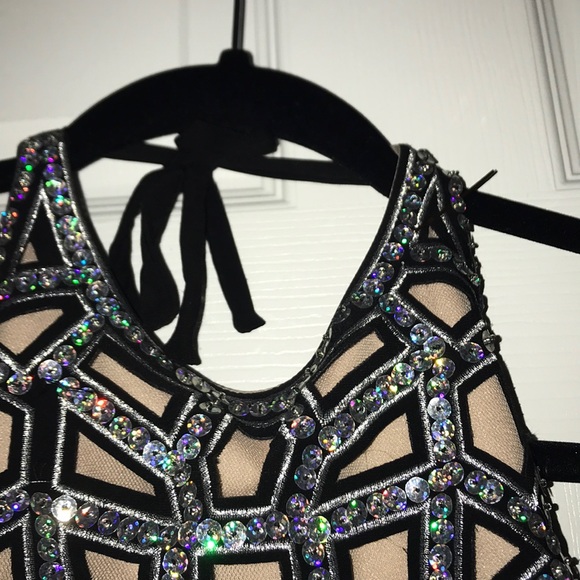 Dress - Picture 4 of 8